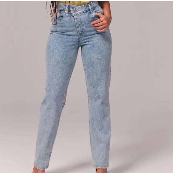 NWT Abercrombie & Fitch Curve Love Ultra High Rise 90s Slim Straight Jean - Picture 1 of 5